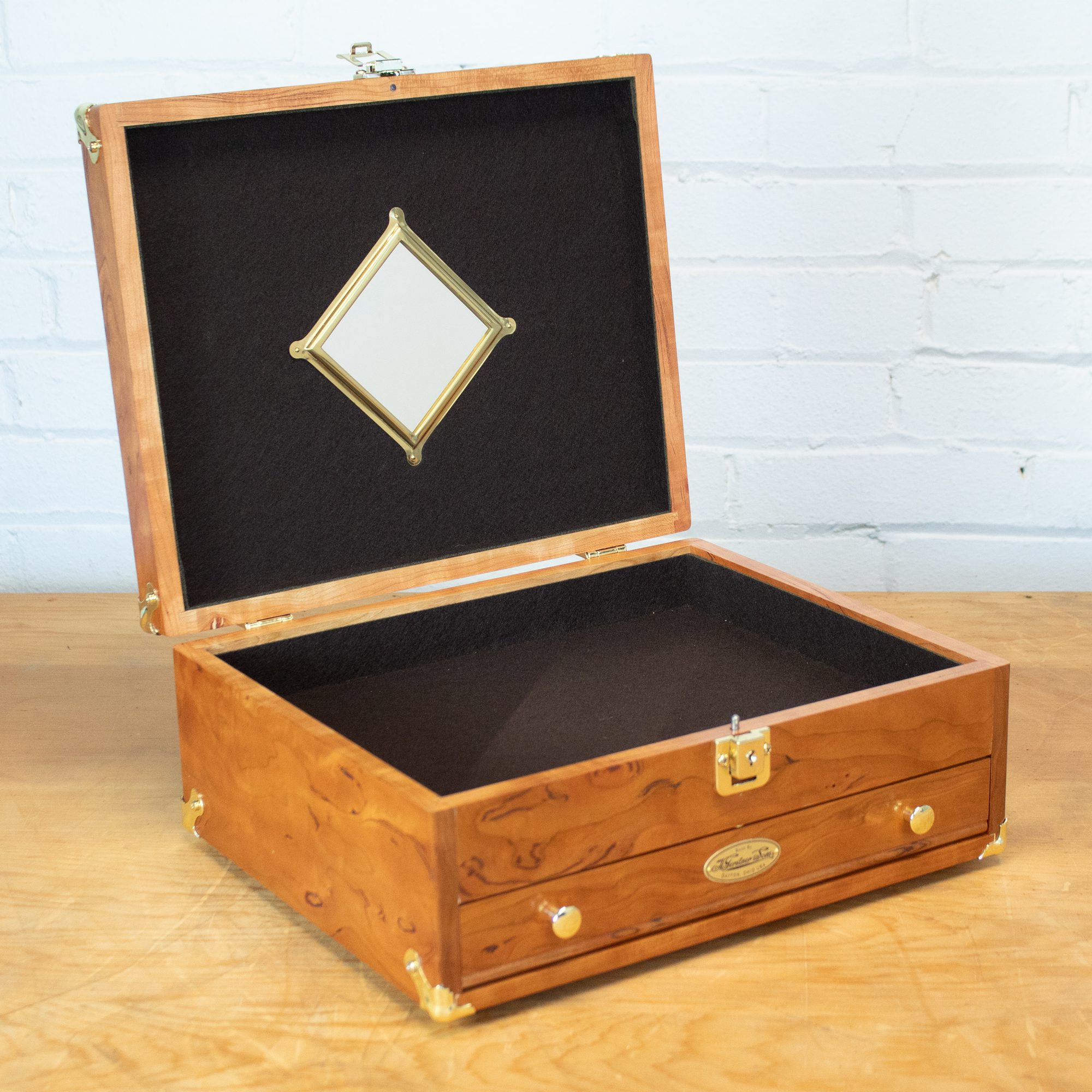 1401 Figured Cherry Open with Brown Felt 1401 Figured Cherry Open with Brown Felt