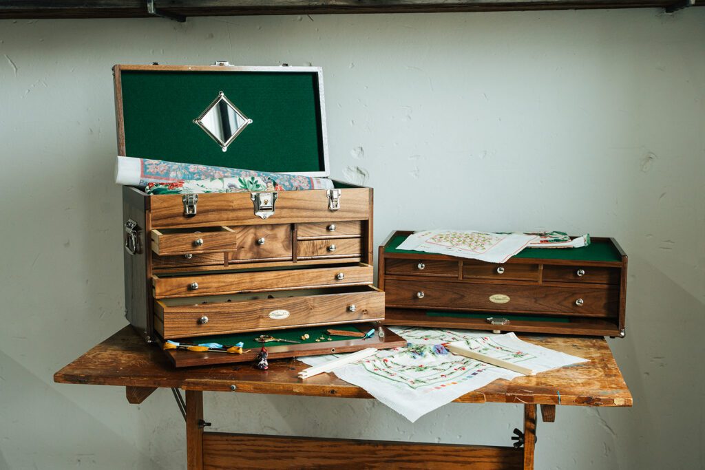 B2104 Base Chest with 4-drawers